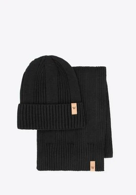 Klasyczny komplet zimowy: czapka i szalik czarny Wittchen