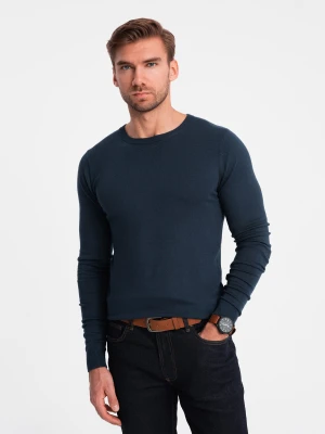 Klasyczny męski sweter z wiskozą BASIC z okrągłym dekoltem – granatowy V9 Ombre Clothing