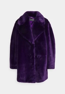 Klasyczny płaszcz alberta ferretti