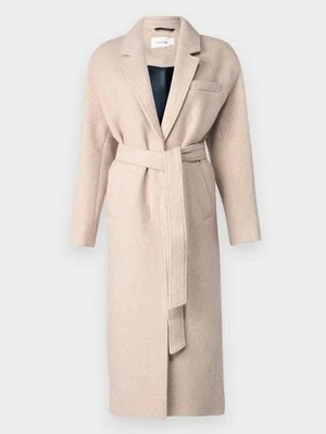 Klasyczny płaszcz American vintage