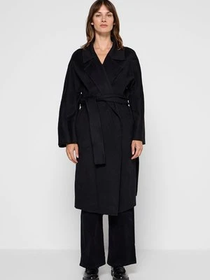 Klasyczny płaszcz Apart