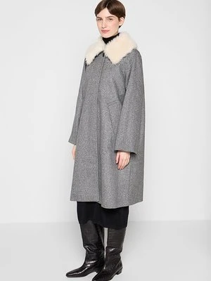 Klasyczny płaszcz ARKET