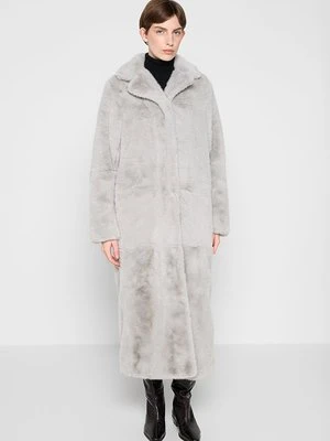 Klasyczny płaszcz ARKET