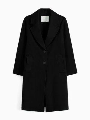 Klasyczny płaszcz Bershka