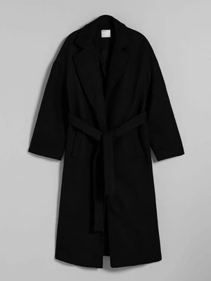 Klasyczny płaszcz Bershka