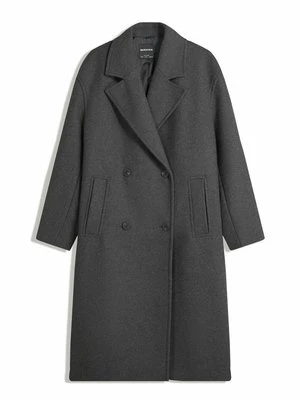 Klasyczny płaszcz Bershka