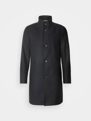 Klasyczny płaszcz Boss