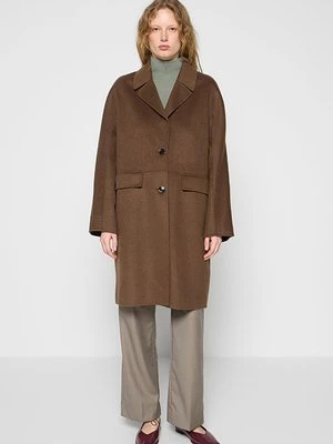 Klasyczny płaszcz Boss