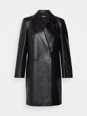 Klasyczny płaszcz Boss