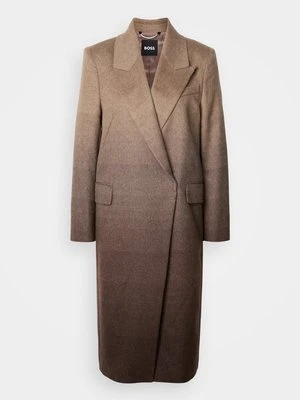 Klasyczny płaszcz Boss