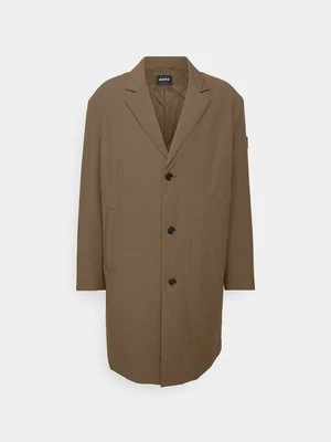 Klasyczny płaszcz Boss