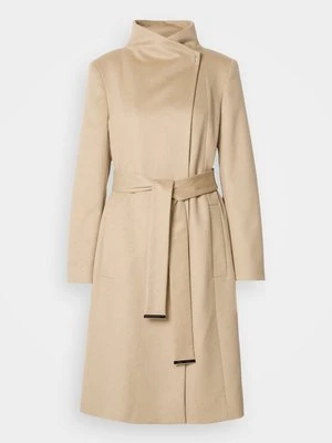 Klasyczny płaszcz Boss