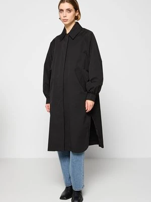 Klasyczny płaszcz closed