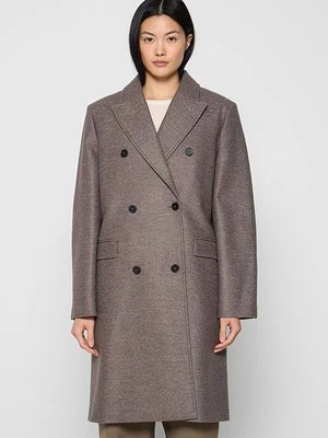 Klasyczny płaszcz closed