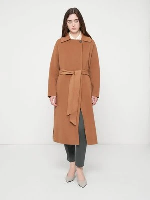 Klasyczny płaszcz closed