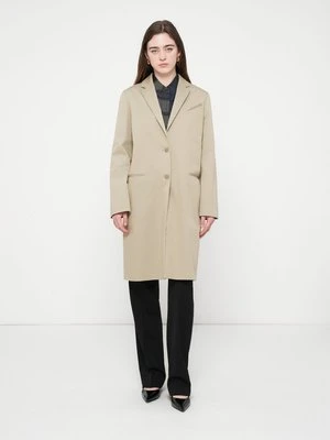 Klasyczny płaszcz closed