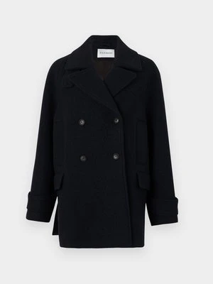 Klasyczny płaszcz closed