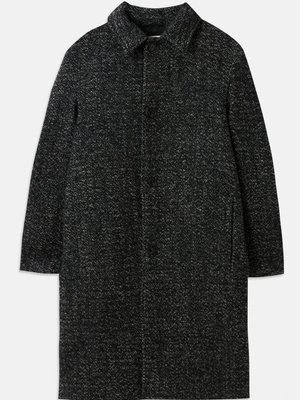 Klasyczny płaszcz closed