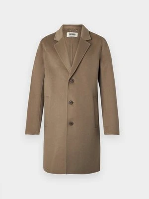 Klasyczny płaszcz drykorn