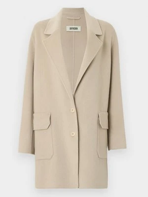 Klasyczny płaszcz drykorn