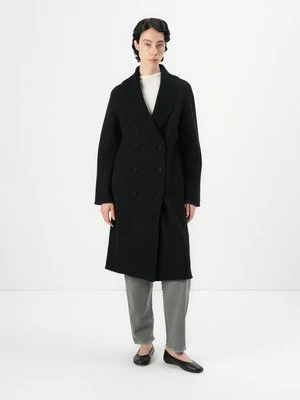 Klasyczny płaszcz Emporio Armani