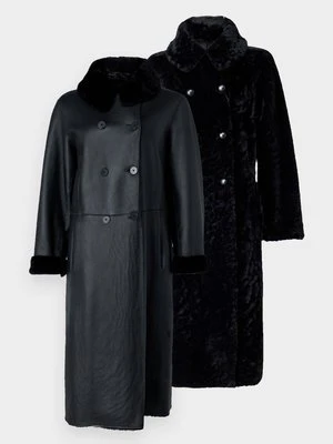 Klasyczny płaszcz Emporio Armani