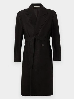 Klasyczny płaszcz Essential Collective