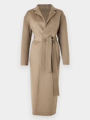 Klasyczny płaszcz Filippa K