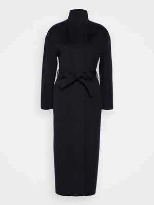 Klasyczny płaszcz Filippa K