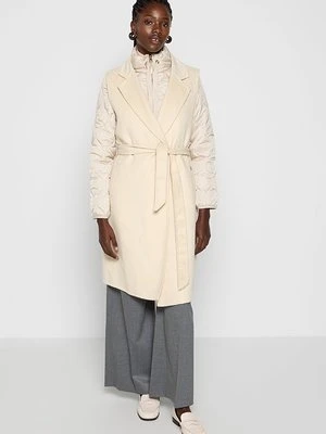 Klasyczny płaszcz Gaudi