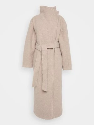 Klasyczny płaszcz Gina Tricot Tall