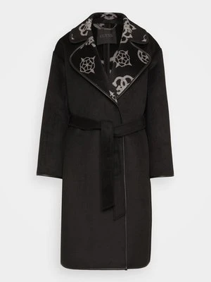 Klasyczny płaszcz Guess