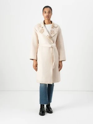 Klasyczny płaszcz Guess