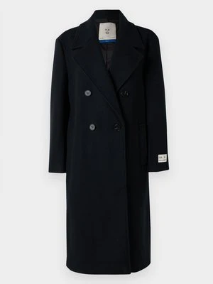 Klasyczny płaszcz LTB