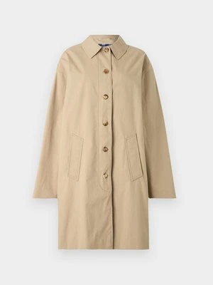Klasyczny płaszcz Moschino