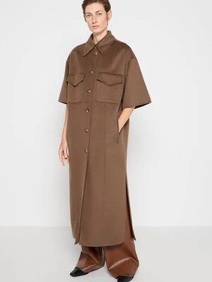 Klasyczny płaszcz Nanushka