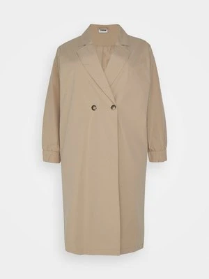 Klasyczny płaszcz Noisy May Curve