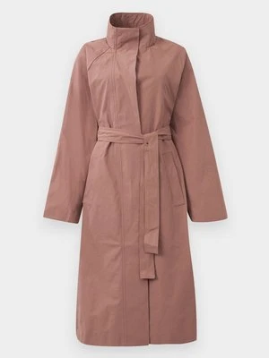 Klasyczny płaszcz Object