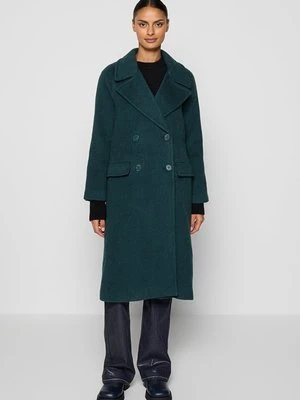 Klasyczny płaszcz & Other Stories