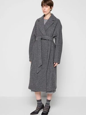 Klasyczny płaszcz & Other Stories