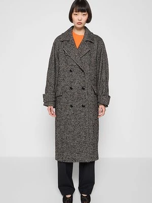 Klasyczny płaszcz & Other Stories