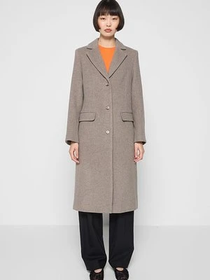 Klasyczny płaszcz & Other Stories