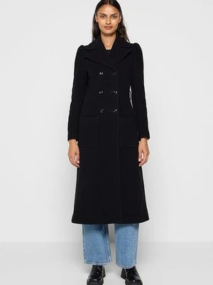 Klasyczny płaszcz & Other Stories