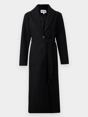 Klasyczny płaszcz Pieces