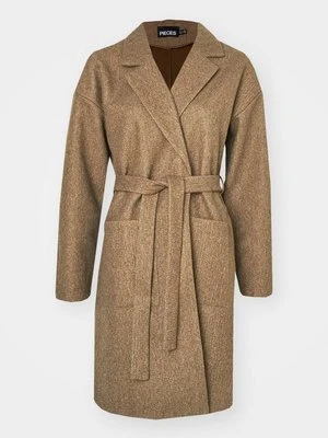 Klasyczny płaszcz Pieces