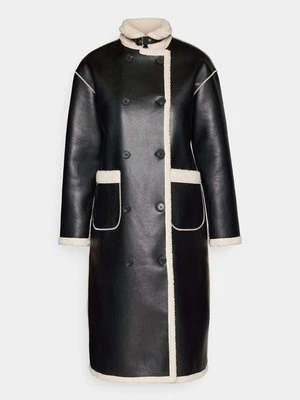 Klasyczny płaszcz Pieces