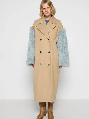 Klasyczny płaszcz Rodebjer