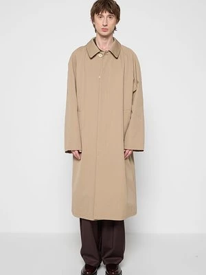 Klasyczny płaszcz sandro