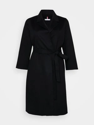 Klasyczny płaszcz Tommy Hilfiger Curve