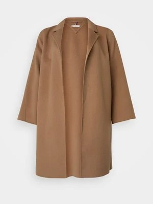 Klasyczny płaszcz Tommy Hilfiger Curve